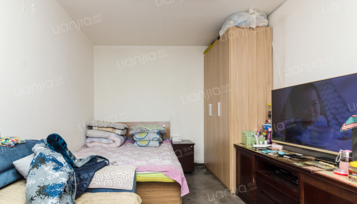 金达花园，精装大两居，诚心出租